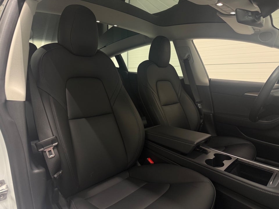 Tesla Model 3 Standard Range+ RWD 4d