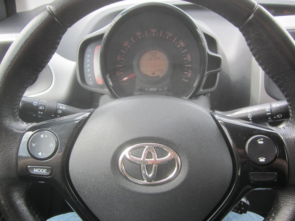 Toyota Aygo 1,0 VVT-i x-play 5d