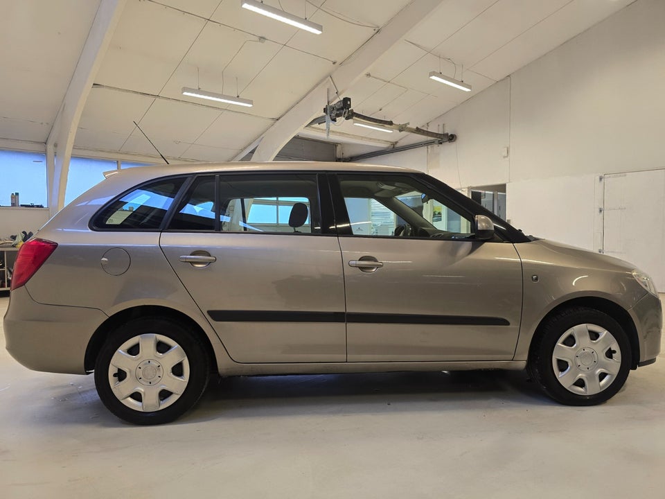 Skoda Fabia 1,4 16V Ambiente Combi 5d