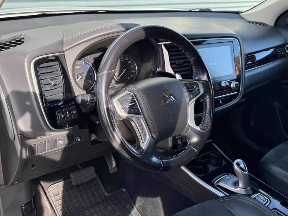 Mitsubishi Outlander 2,4 PHEV Intense CVT 4WD 5d