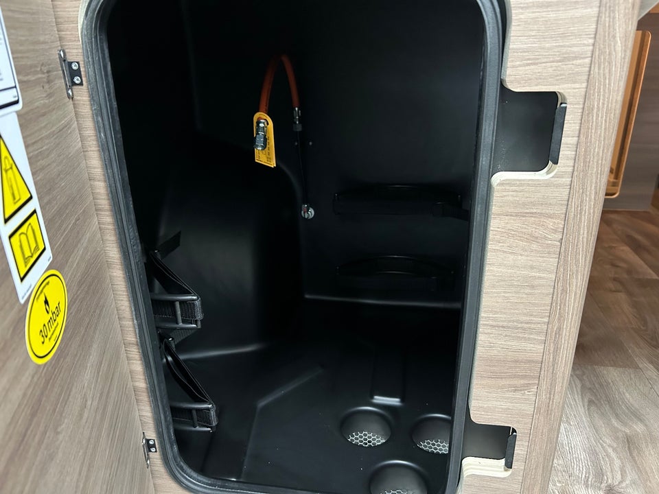 Carado CV640 PRO+ 2,3 JTD 140 aut. 3d