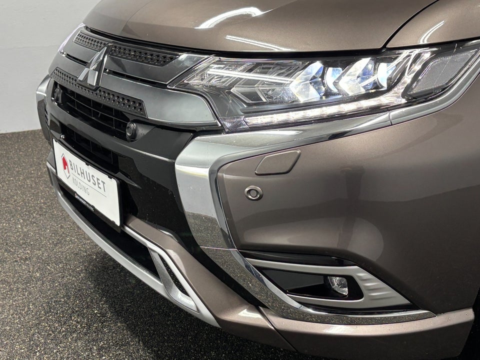 Mitsubishi Outlander 2,4 PHEV Intense CVT 4WD 5d