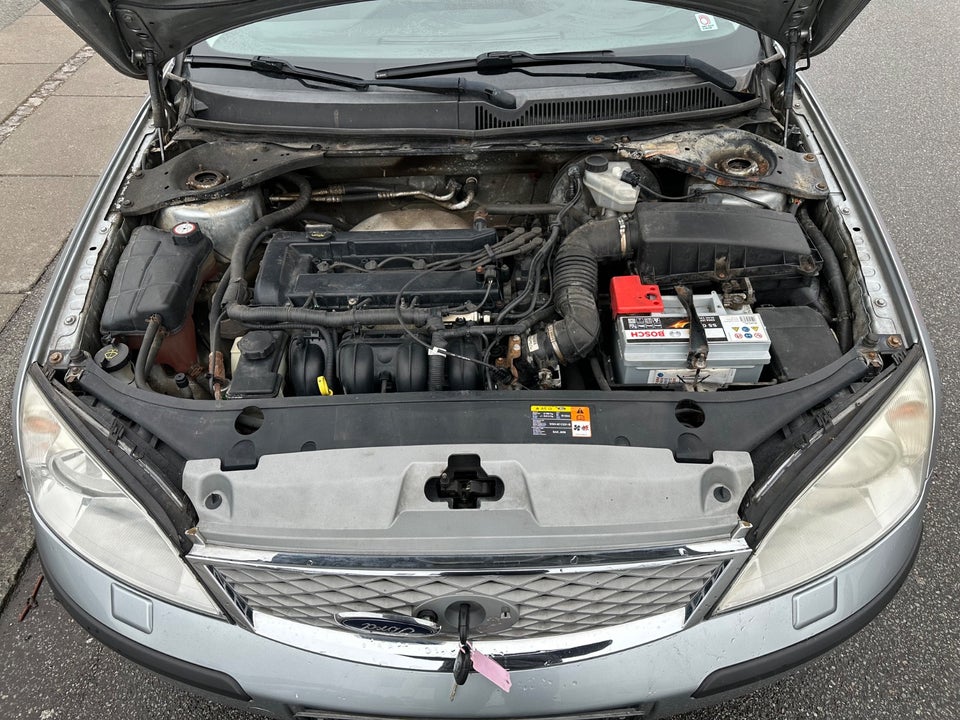 Ford Mondeo 1,8 125 Ambiente 4d