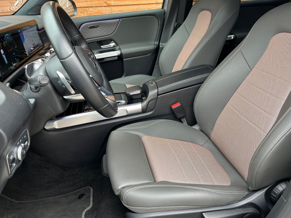 Mercedes EQB300 Progressive 4Matic 5d