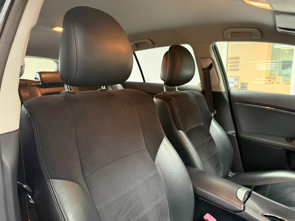 Toyota Avensis 1,8 VVT-i T2 Premium Touring Sports 5d
