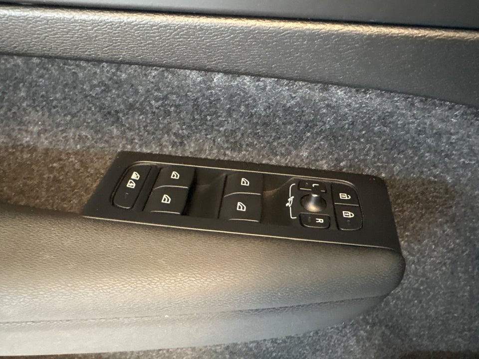 Volvo XC40 ReCharge Extended Range Core 5d