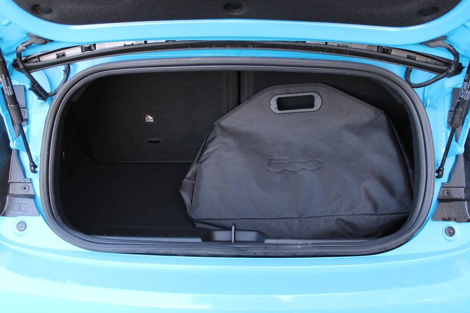 Abarth 500e Scorpionissima Cabrio 2d