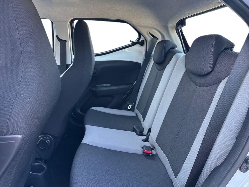 Toyota Aygo 1,0 VVT-i x-play x-touch 5d