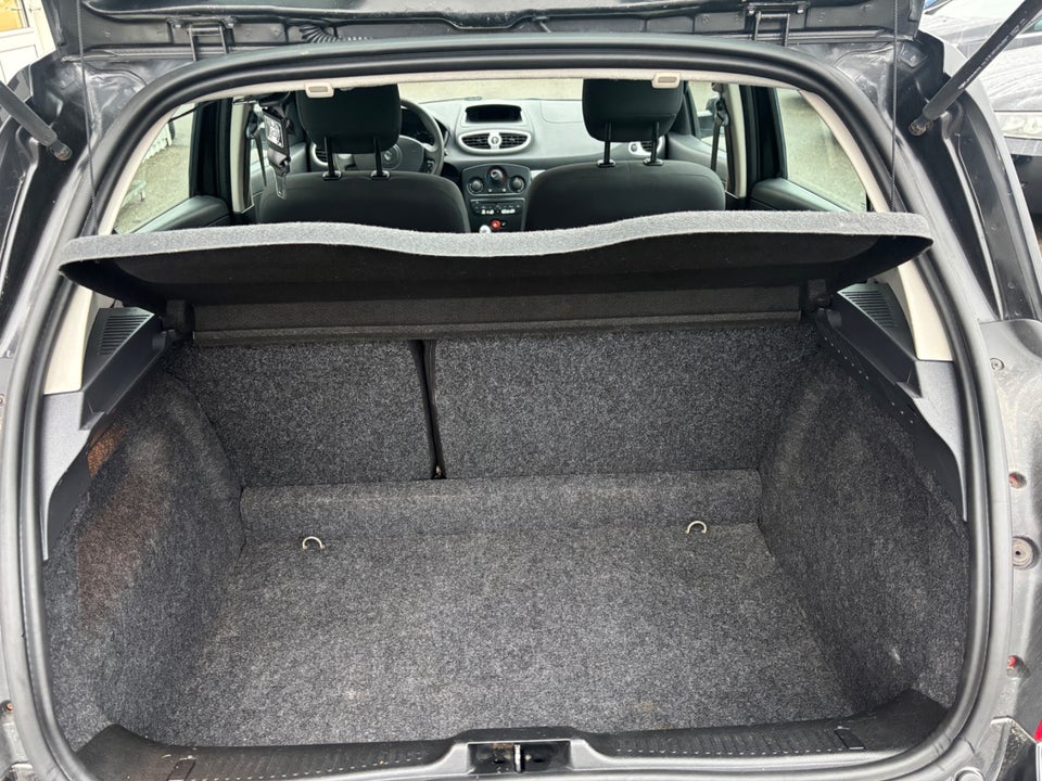 Renault Clio III 1,2 16V Authentique 5d