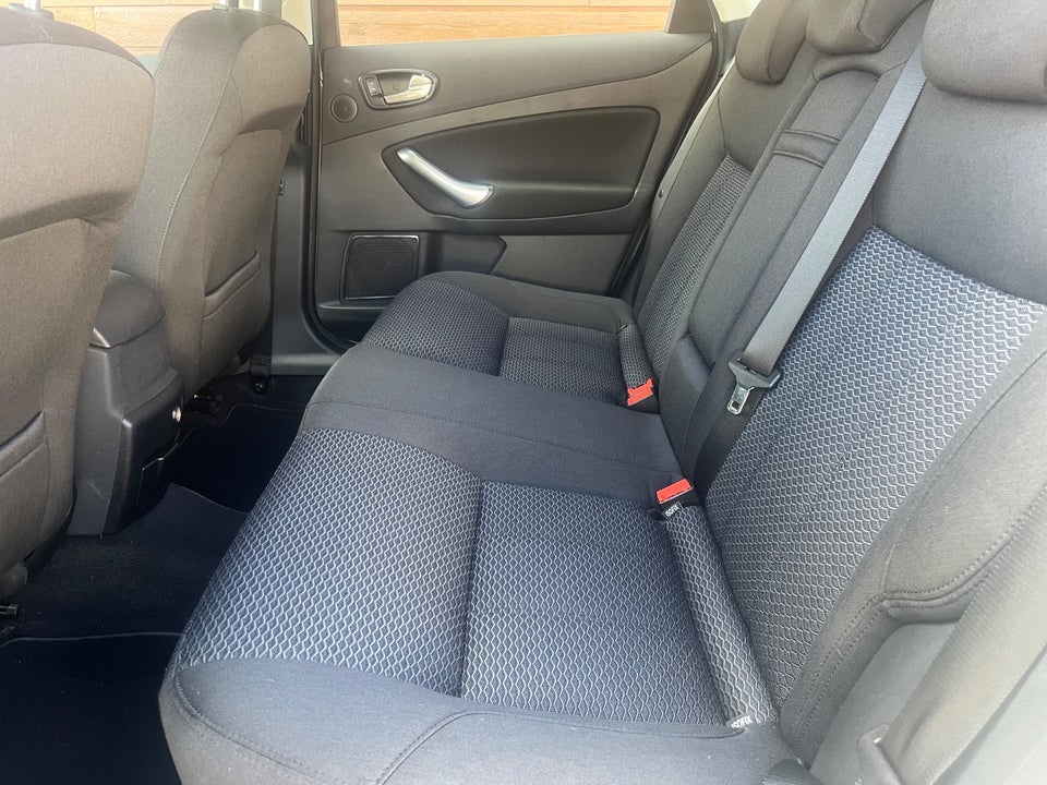 Ford Mondeo 2,0 TDCi 130 Ghia 5d