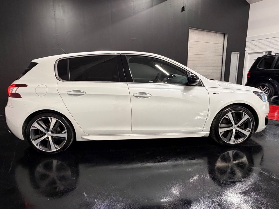 Peugeot 308 1,6 e-THP 205 GT 5d