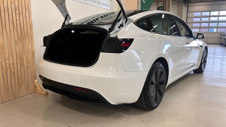 Tesla Model 3 RWD 4d