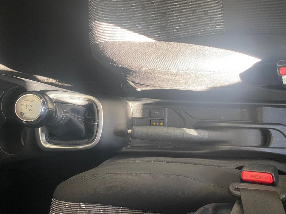 Toyota Yaris 1,3 VVT-i T2 5d