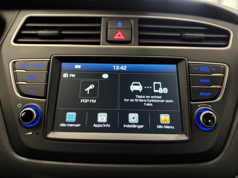 Hyundai i20 1,0 T-GDi Essential DCT 5d