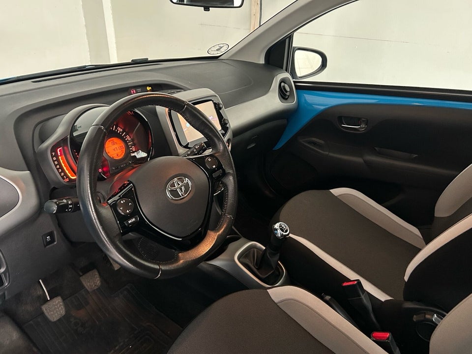 Toyota Aygo 1,0 VVT-i x-play x-touch 5d