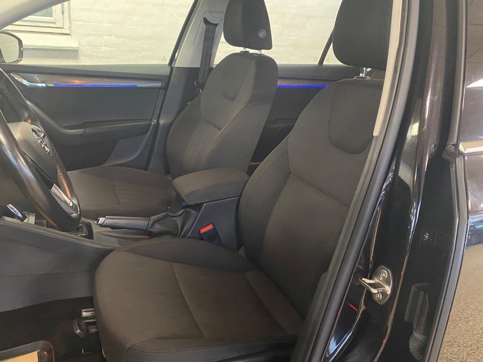 Skoda Octavia 1,6 TDi 115 Style Combi DSG 5d