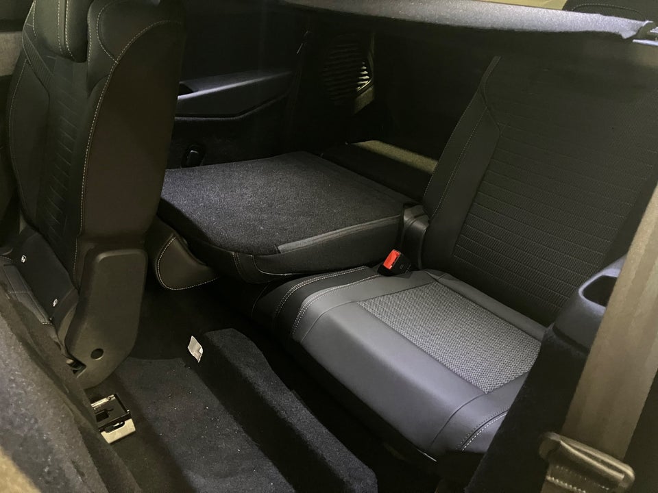 Peugeot e-5008 77 Allure 7prs 5d