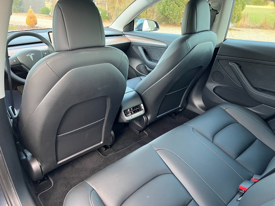 Tesla Model 3 Standard Range+ RWD 4d