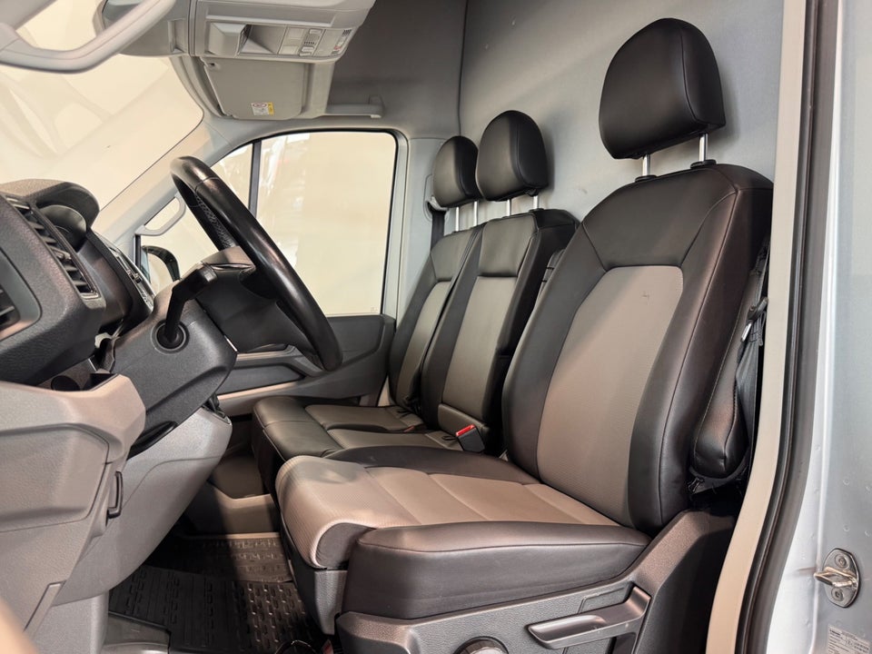 VW Crafter 35 2,0 TDi 140 Kassevogn L3H2 aut.