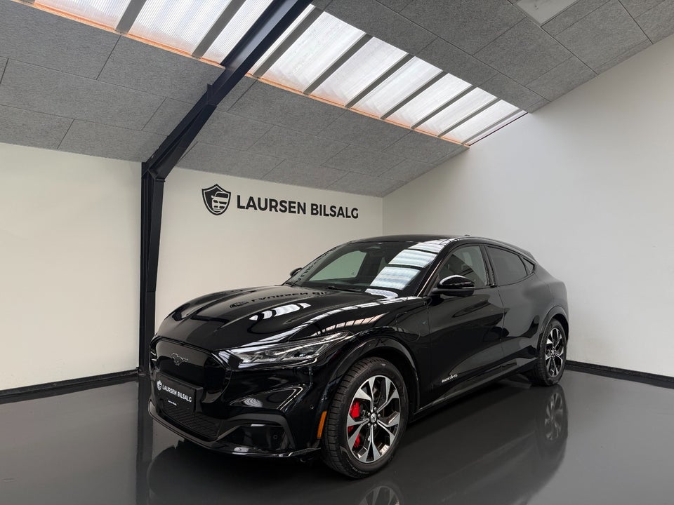 Ford Mustang Mach-E 68 Standard Range AWD 5d