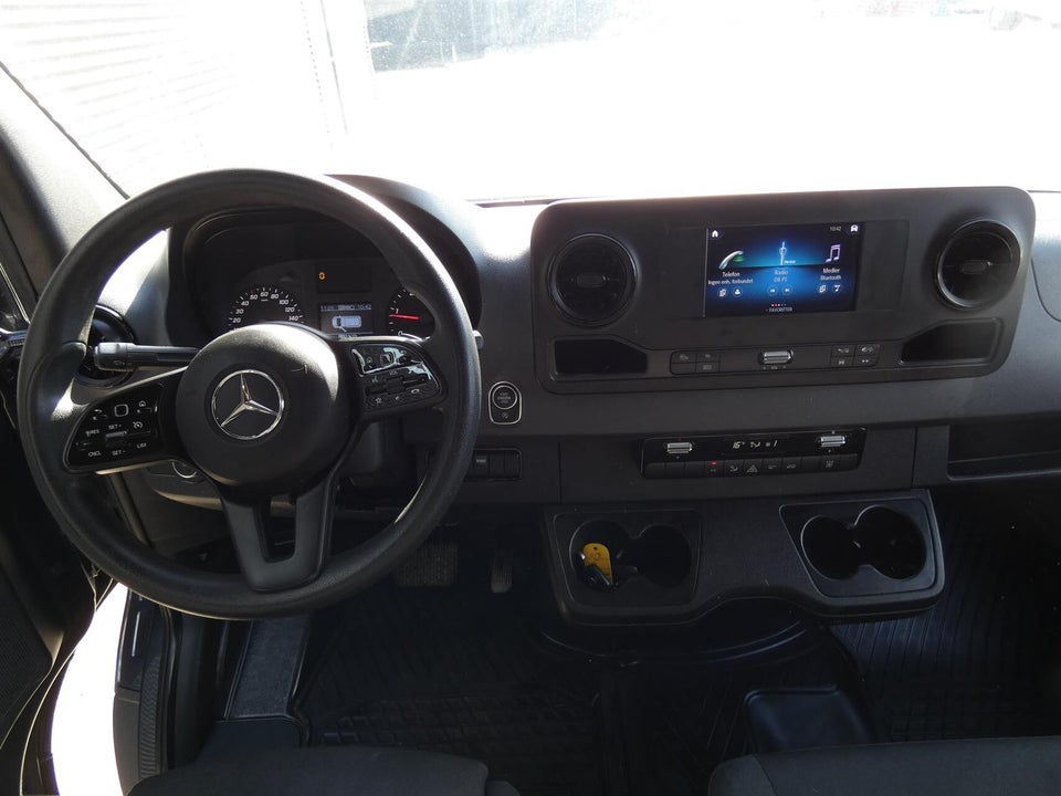 Mercedes Sprinter 319 2,0 CDi A2 Chassis aut. RWD 2d