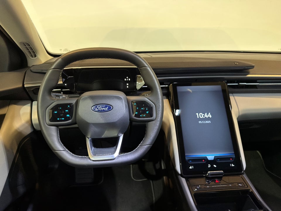 Ford Explorer 82 Select Extended Range 5d