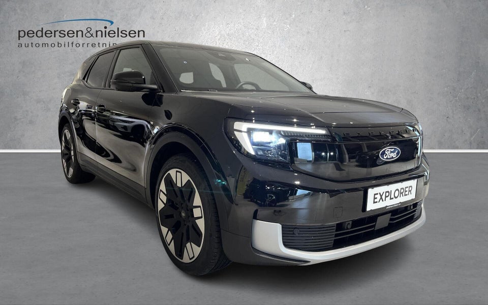 Ford Explorer 82 Premium Extended Range 5d