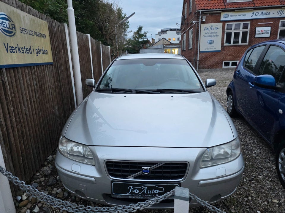 Volvo S60 2,4 140 Momentum 4d