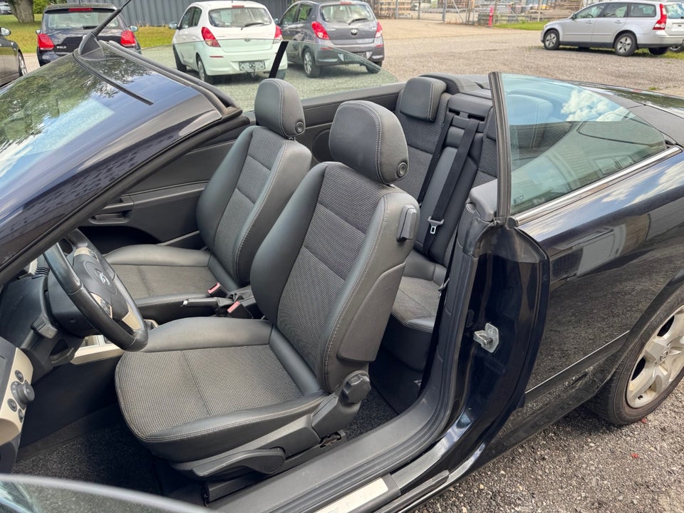 Opel Astra 1,8 16V Cosmo TwinTop 2d