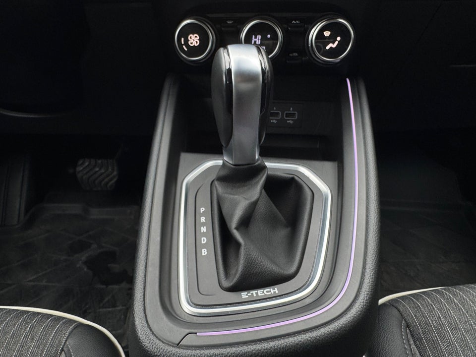 Renault Clio V 1,6 E-Tech Intens 5d