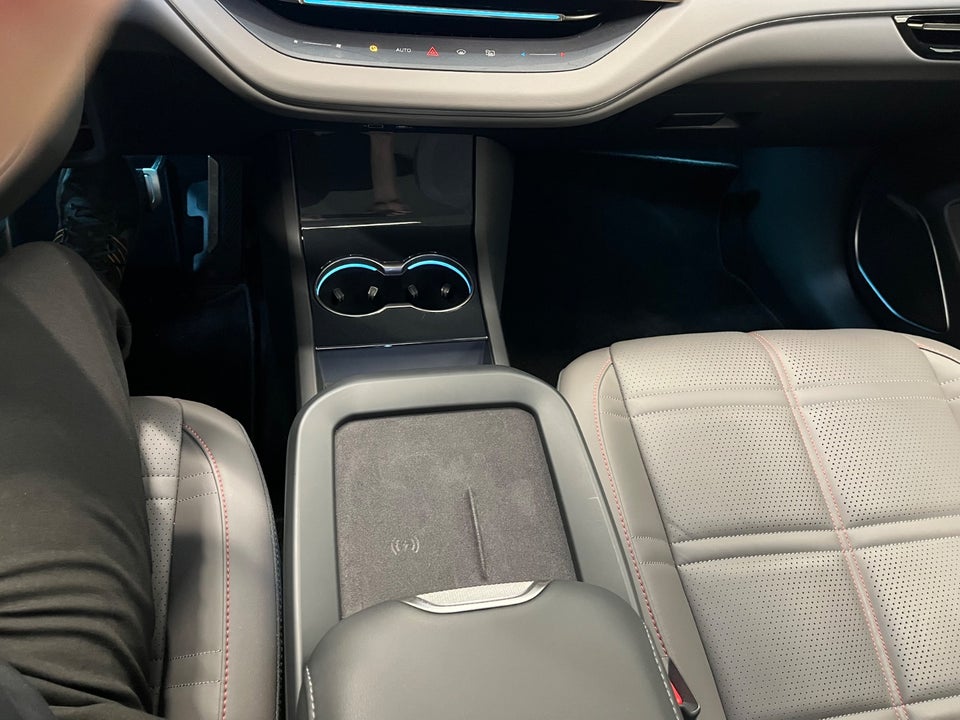 Hongqi EH7 111 Exclusive 4d