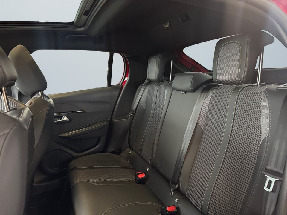 Peugeot e-208 50 GT 5d