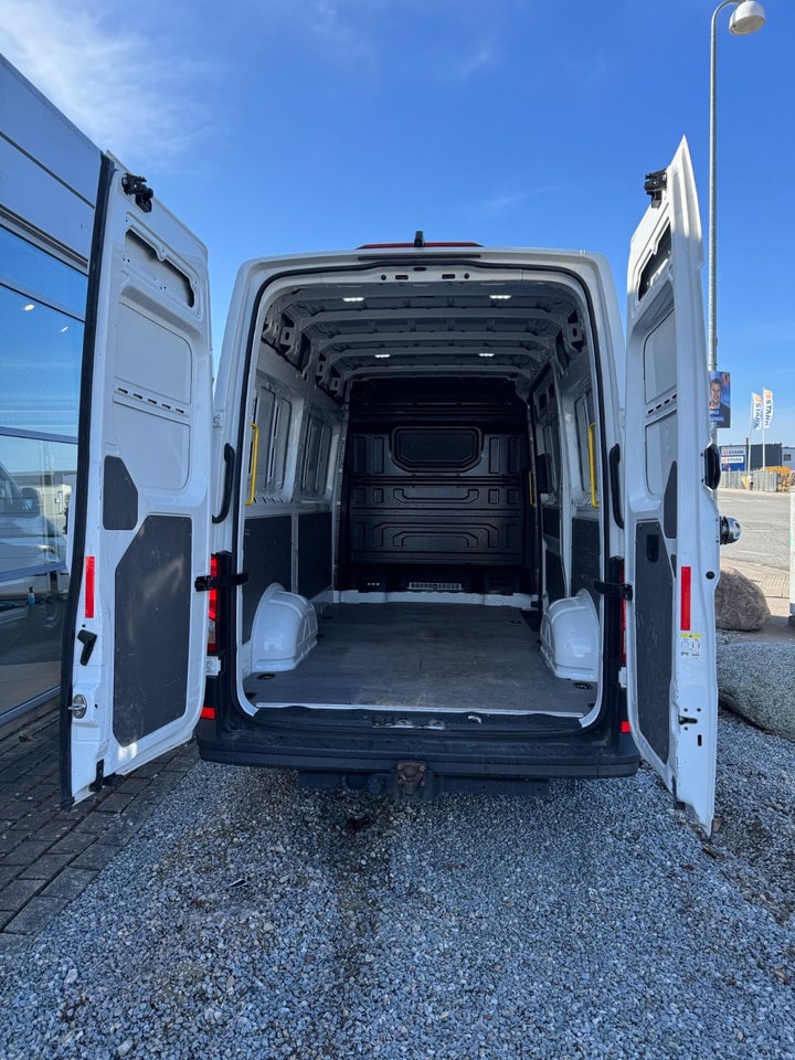 VW Crafter 35 2,0 TDi 177 Kassevogn L3H3