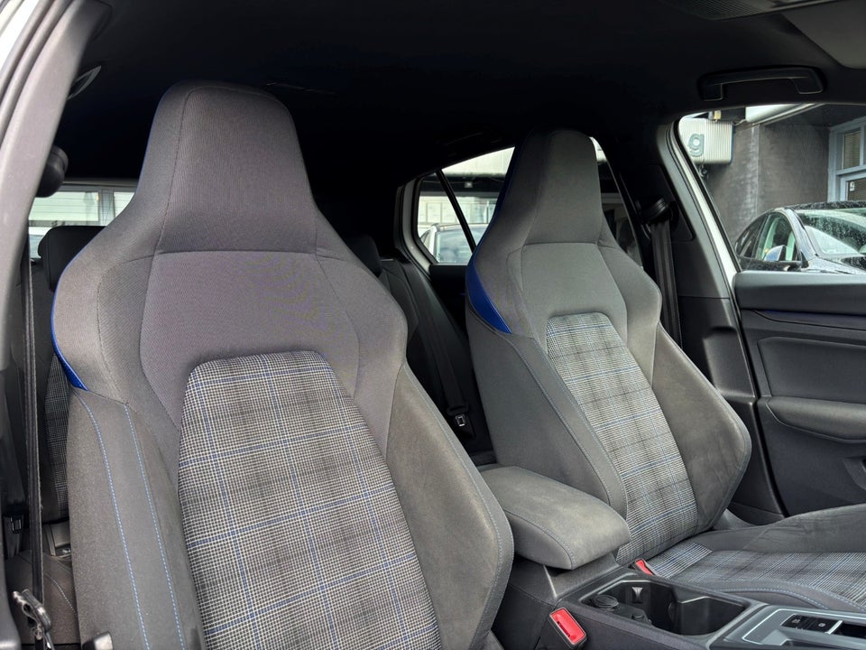 VW Golf VIII 1,4 GTE DSG 5d