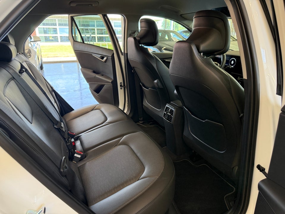 Kia Niro 64 EV Upgrade 5d
