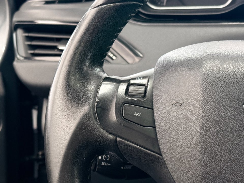 Peugeot 208 1,6 BlueHDi 100 Envy Sky 5d