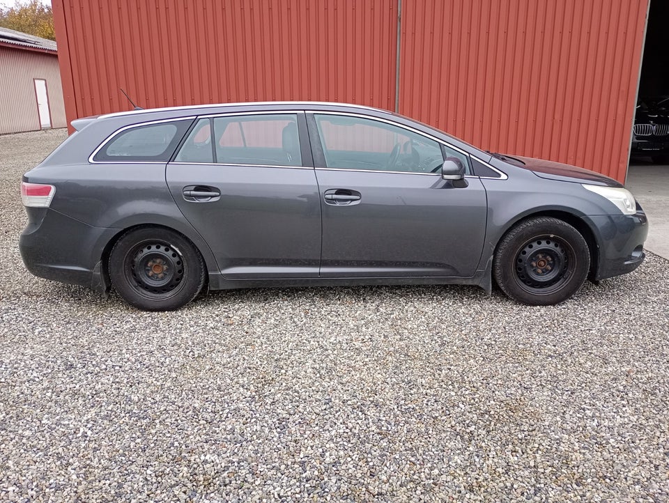 Toyota Avensis 1,8 VVT-i T2 stc. 5d