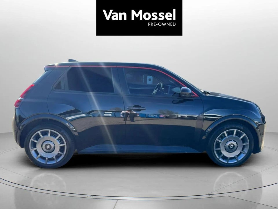 Renault 5 E-Tech 52 Iconic 5d