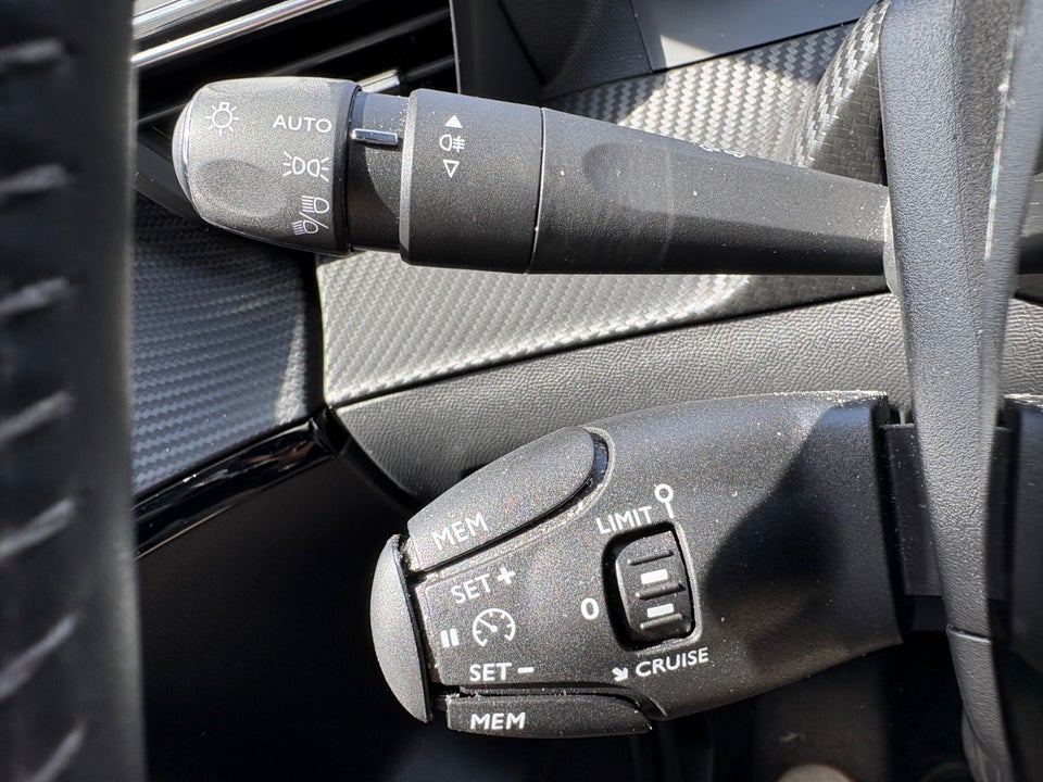 Peugeot 208 1,2 PureTech 100 Supreme+ 5d