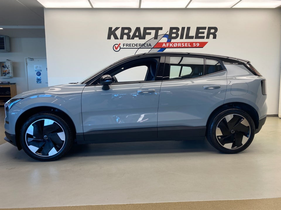 Volvo EX30 Extended Range Plus 5d