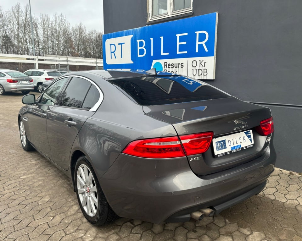 Jaguar XE 2,0 D180 Prestige aut. 4d