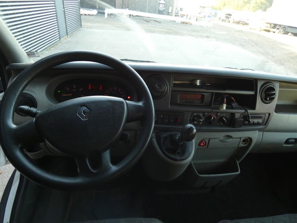 Renault Master T35 2,5 dCi 146 L3H2 4d