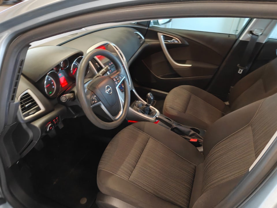 Opel Astra 1,6 Enjoy 5d