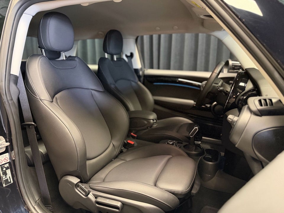 MINI Cooper SE Classic Trim 3d