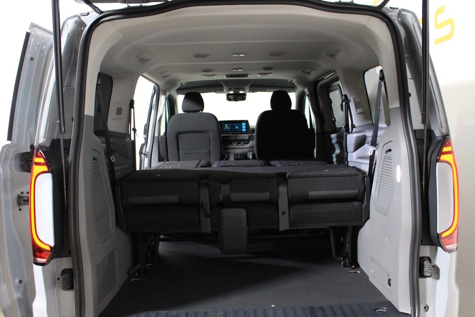 VW e-Caravelle 64 Style SWB