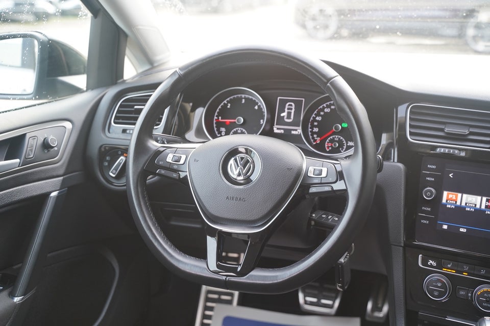 VW Golf VII 1,6 TDi 115 IQ.Drive DSG 5d