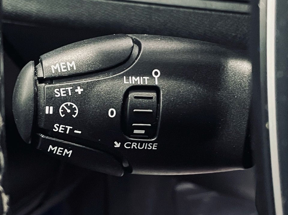 Peugeot 3008 1,2 e-THP 130 Allure EAT6 5d