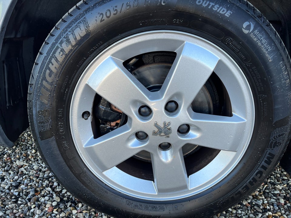 Peugeot 407 1,6 HDi 110 Premium SW 5d