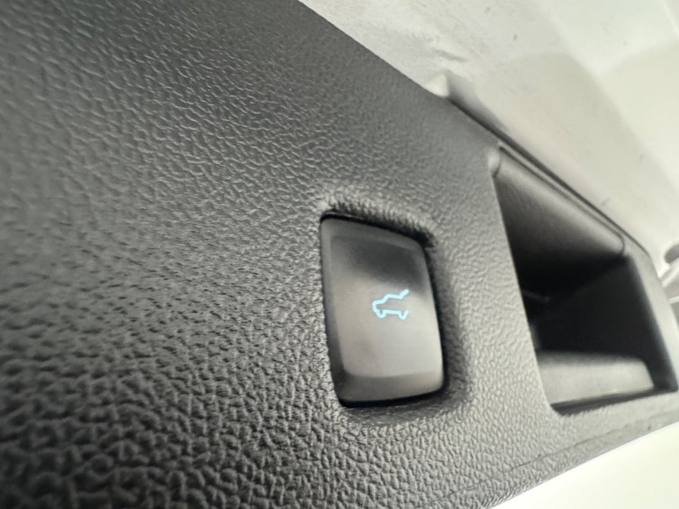 Ford Kuga 2,5 HEV ST-Line X CVT 5d