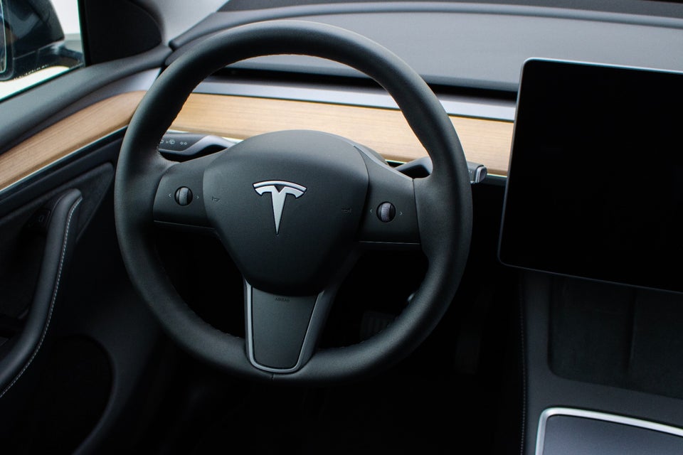 Tesla Model Y Long Range AWD 5d